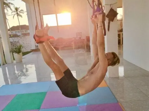 Gravity Stretching: Morning Stretch w/ Yacinta